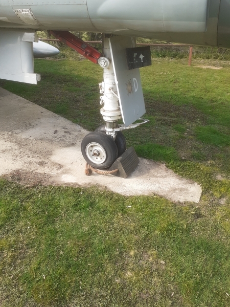 Phantom-Nose-Wheel-Stand-01