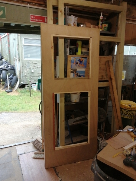 Hangar-Entrance-Cupboard-02