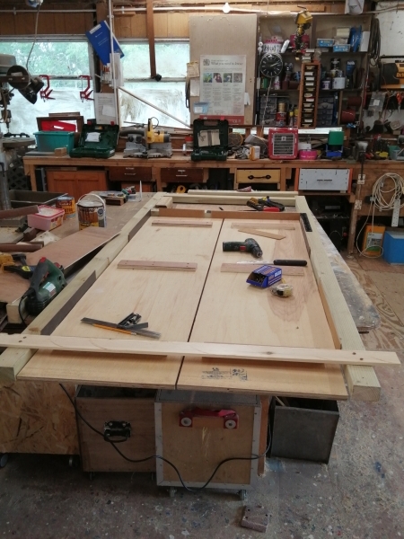 Hangar-Entrance-Cupboard-06