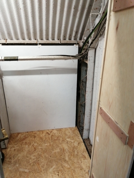 Hangar-Entrance-Cupboard-14