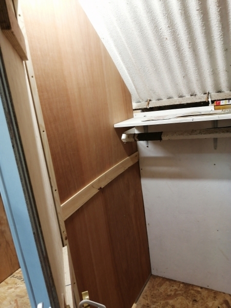Hangar-Entrance-Cupboard-21