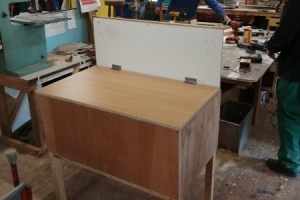 Gardeners-Desk-03