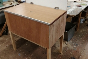 Gardeners-Desk-04