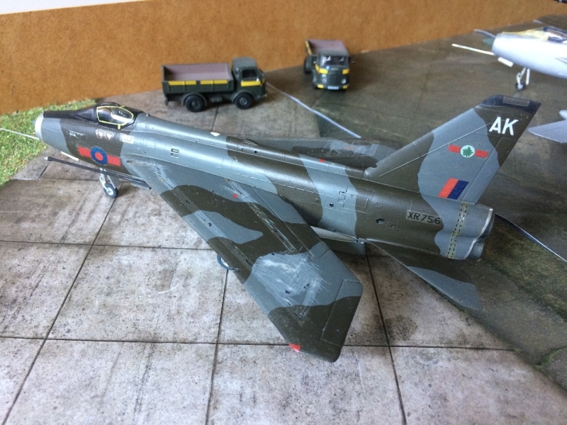 Model-Lightning-01