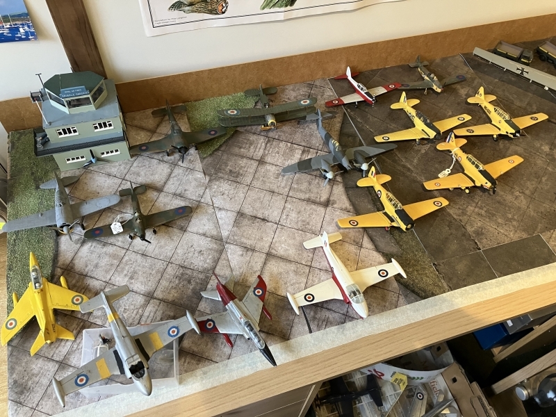 Model-Trainers-Flight-Line-01