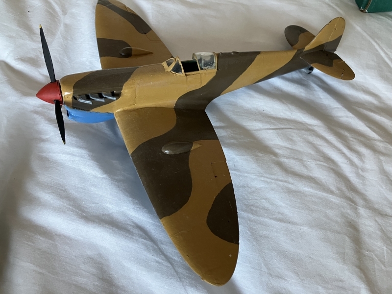 Model-Spitfire-Display-04