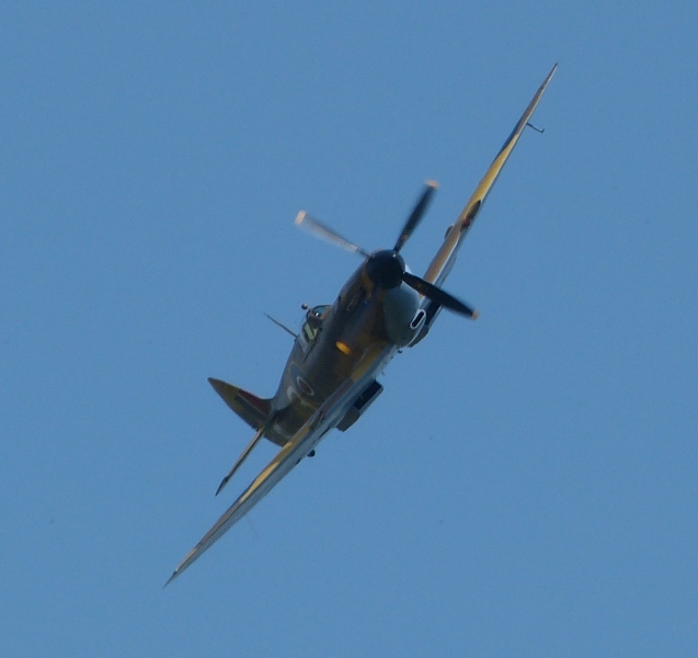 RAF-BBMF-Spitfire-2305-03