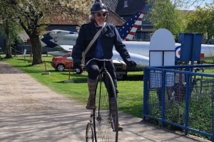202504-Vintage-Cyclists-02