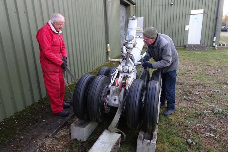 Moving-Landing-Gear-04