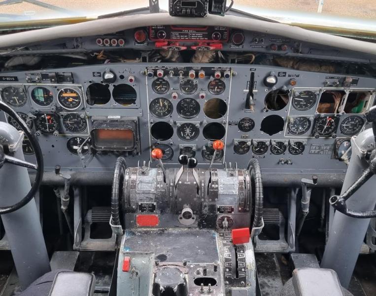 F-27-Cockpit-Refurb-01