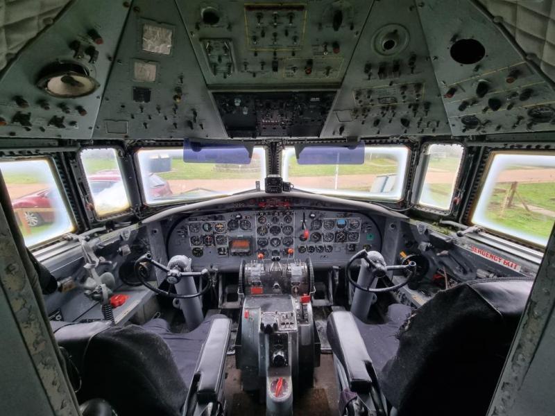 F-27-Cockpit-Refurb-05